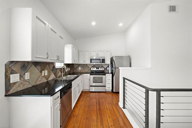 APT-7 - 5920 Fairdale Ln, Townhouse with 2 bedrooms, 3 bathrooms and null parking in Houston TX | Image 8
