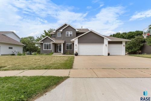 6304 S Audie Dr, Sioux Falls, SD, 57108-2508 | Card Image