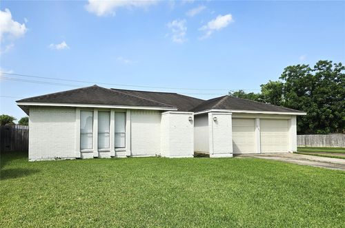 2187 Pilgrims Bend Dr, Friendswood, TX, 77546-2376 | Card Image