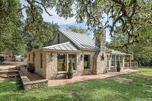 46 Lewis Rd, Boerne, TX, 78006-7834 | Card Image