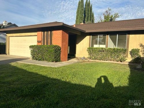 2515 Dover Ave, Fairfield, CA, 94533-1401 | Card Image