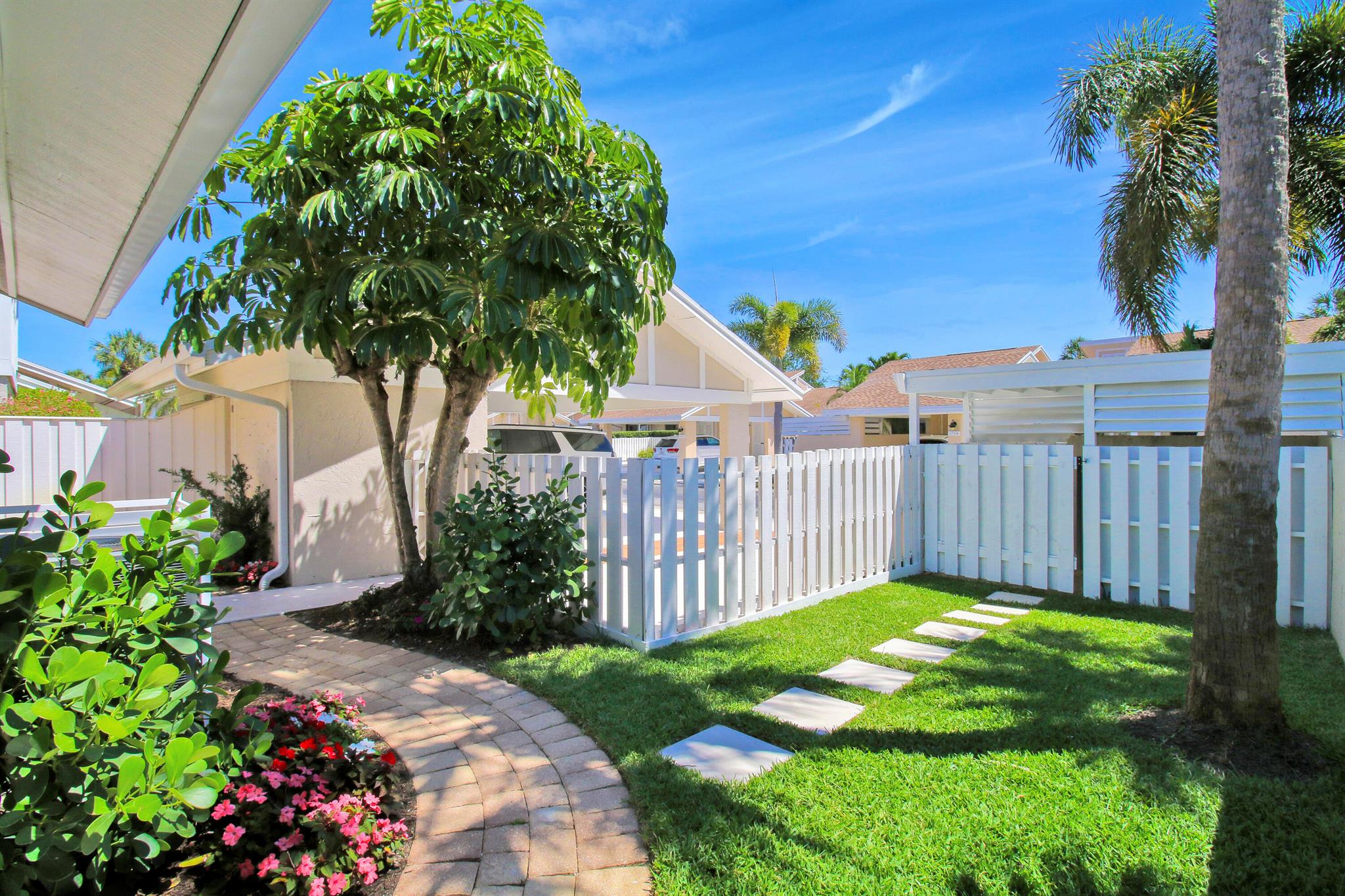 Cape Pointe Cir, Jupiter, FL 33477