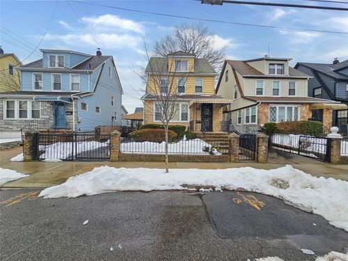 21422 111th Rd, Queens Village, NY, 11429-1962 | Card Image