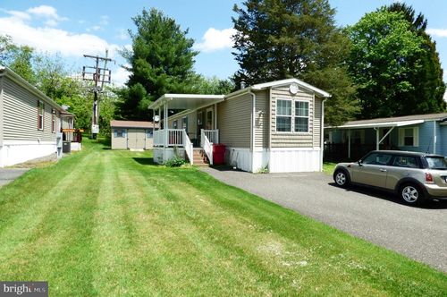 2 Standish Ln, HEREFORD, PA, 18056-1541 | Card Image