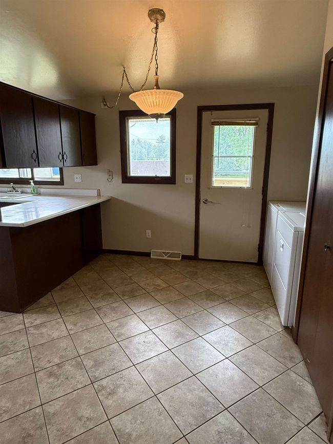 105 S 4 Th St, House other with 2 bedrooms, 1 bathrooms and null parking in AVOCA WI | Image 9