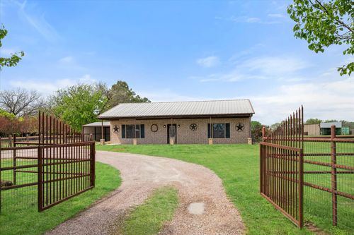 504 N Texas St, Tioga, TX, 76271-9725 | Card Image