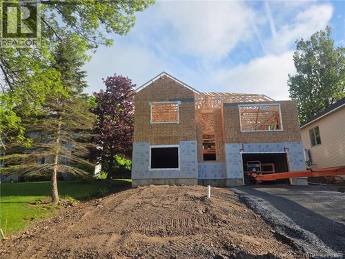 16 Mayflower St, Fredericton, NB, E3C1L5 | Card Image