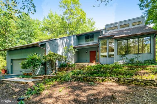 7107 Roxann Rd, Alexandria, VA, 22315-3903 | Card Image