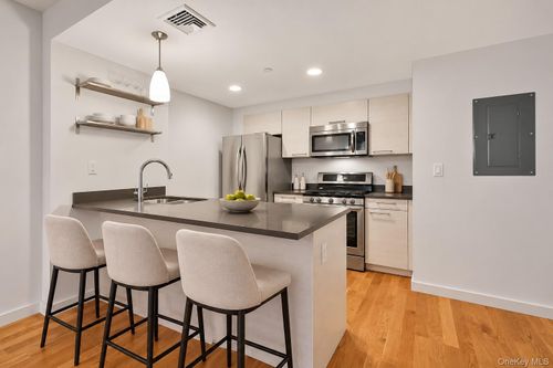 2c-10620 70th Ave, Forest Hills, NY, 11375-4577 | Card Image