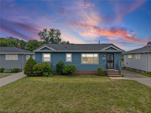 260 Deborah Ln, Bedford, OH, 44146-3216 | Card Image
