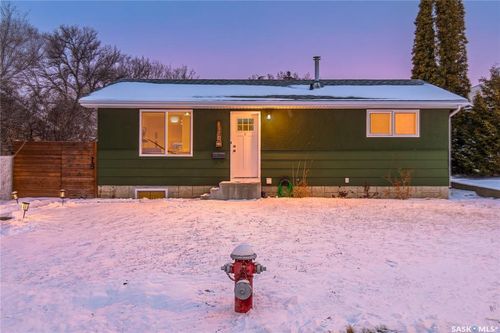 1170 5th Ave Ne, Moose Jaw, SK, S6H1K8 | Card Image