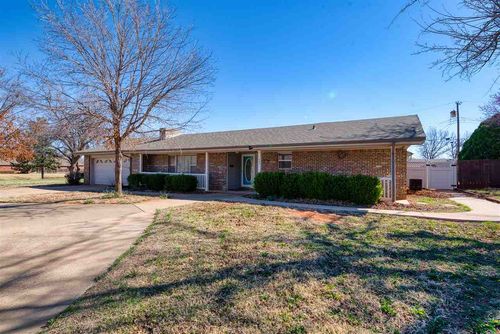 906 N Randall Ave, Elk City, OK, 73644-2602 | Card Image