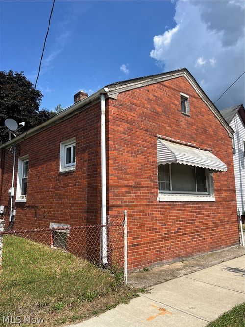 2107 Fulton Rd, Cleveland, OH, 44113-3944 | Card Image