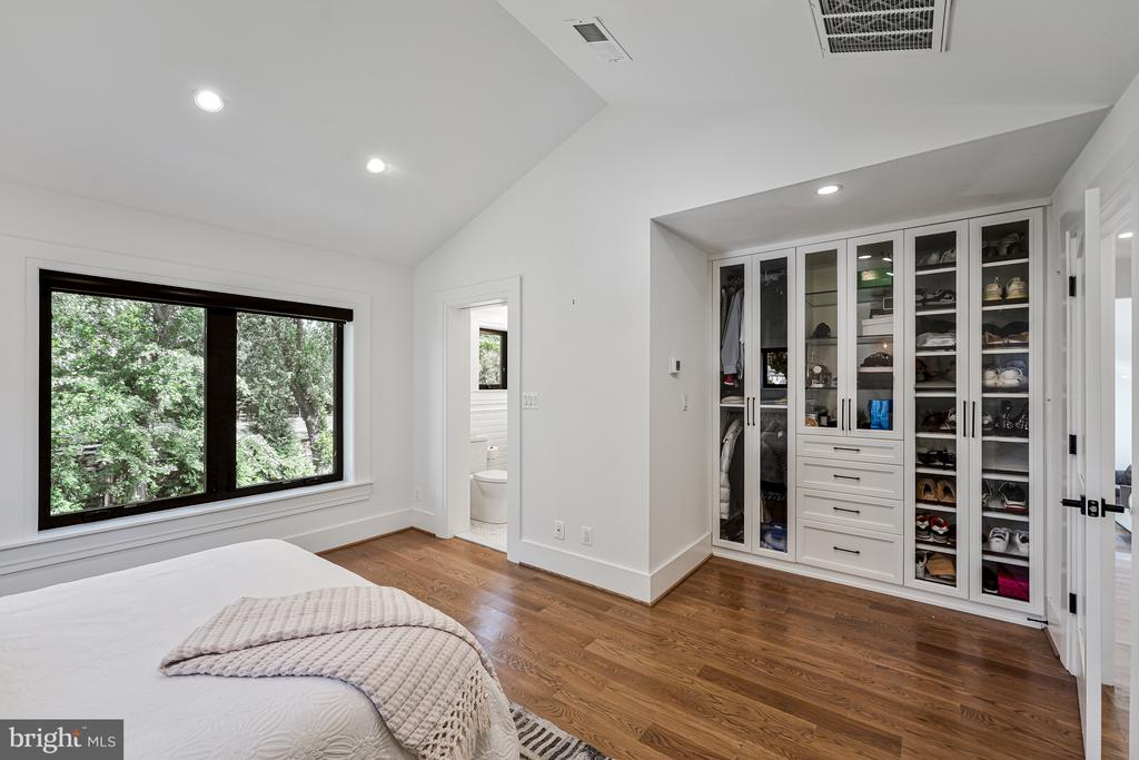 Residential in MCLEAN 3