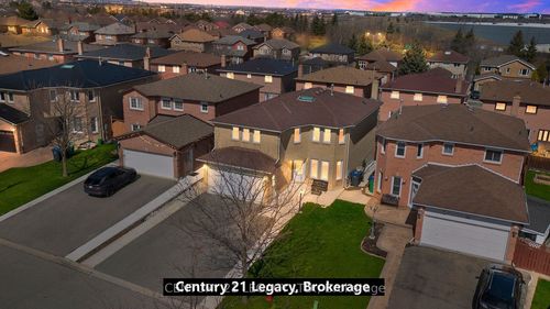 19 Kirk Dr, Brampton, ON, L6X4C6 | Card Image
