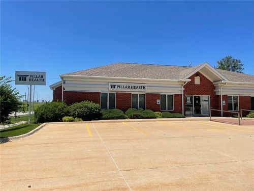 1-1951 51st St Ne, Cedar Rapids, IA, 52402-2460 | Card Image
