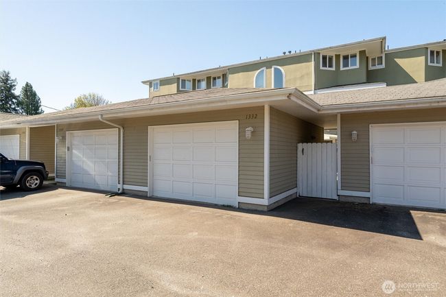 1 car garage with space in front for additional vehicle | Image 4