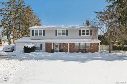 7 Gary St, Port Jefferson Station, NY, 11776-2805 | Card Image