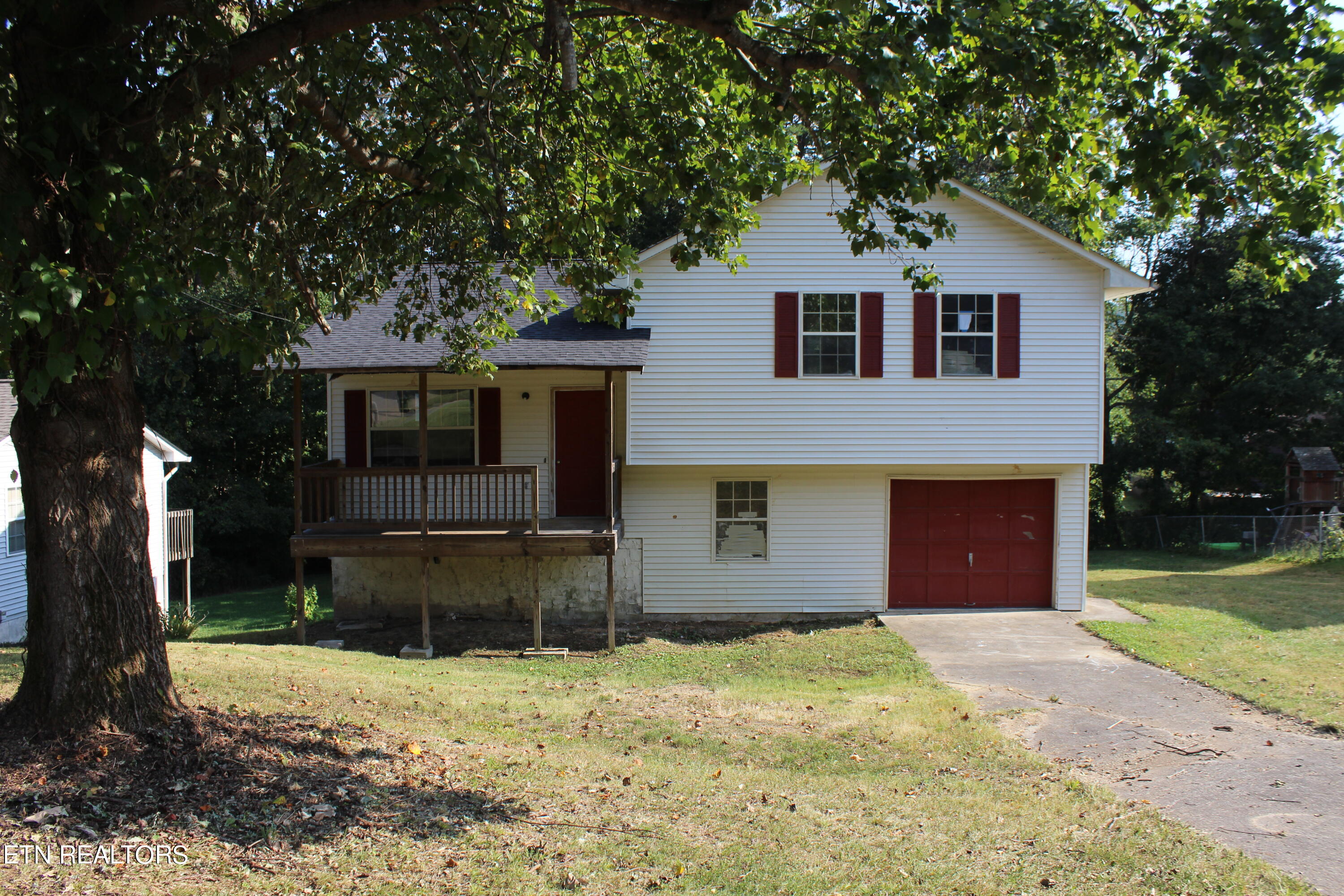 Bay Circle Dr, Knoxville, TN 37918