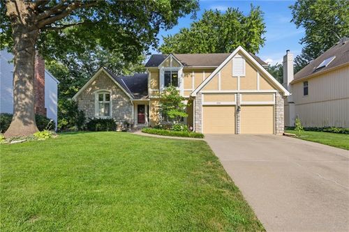 8531 Hallet St, Lenexa, KS, 66215-6004 | Card Image