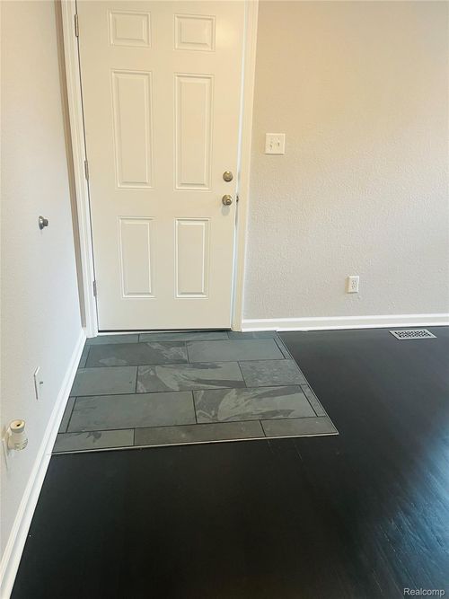 21441 Atlantic Avenue, Warren, MI, 48091 | Card Image