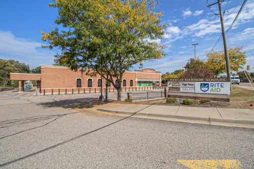 3000 Orchard Lake Rd, Keego Harbor, MI, 48320-1244 | Card Image