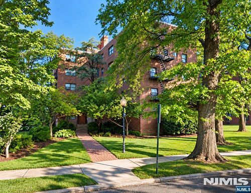 3001 Edwin Ave, Fort Lee, NJ, 07024-3438 | Card Image