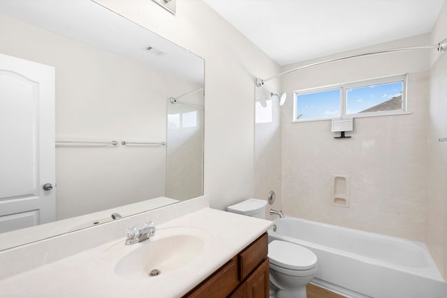 Bathroom with vanity and washtub / shower combination | Image 25
