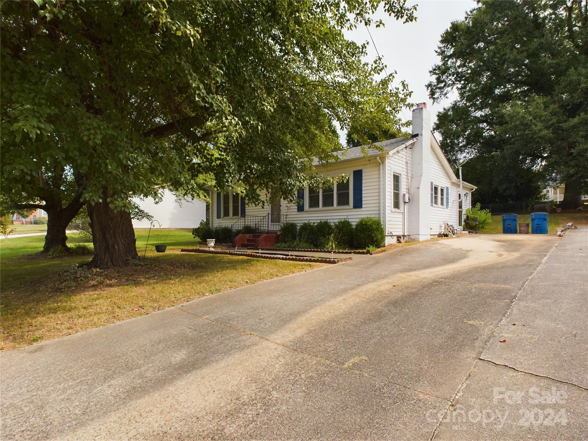 Grandview St, Granite Falls, NC 28630