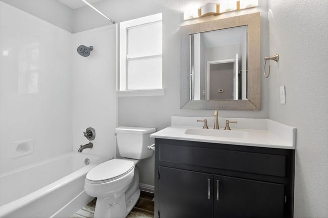 Hallway Bath Shared by Bedroom 3&4 | Image 25