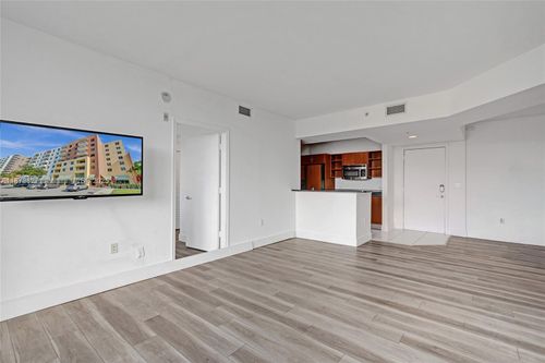 apt-202-2775 Ne 187th St, Aventura, FL, 33180-2917 | Card Image