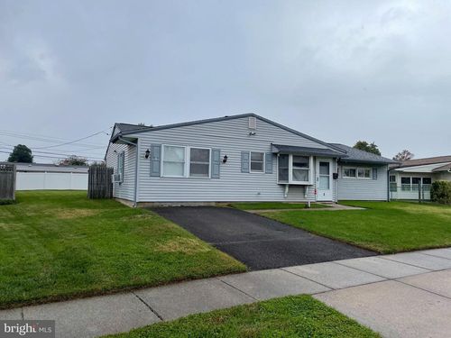 3 Lilac Ln, LEVITTOWN, PA, 19054-3922 | Card Image