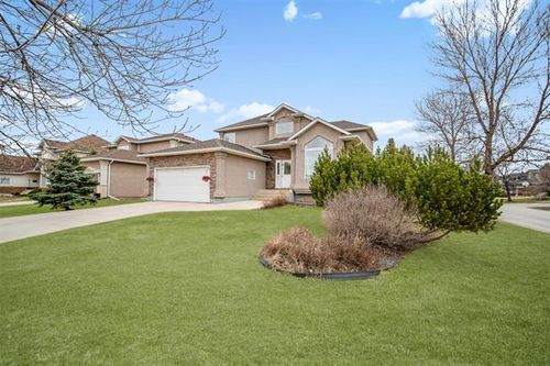 186 Shoreline Dr, Winnipeg, MB, R3P2B7 | Card Image