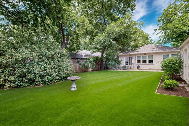 609 Valencia St, House other with 3 bedrooms, 2 bathrooms and null parking in Dallas TX | Image 34