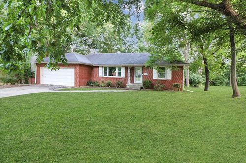 600 Christopher St, Warrensburg, MO, 64093-2417 | Card Image