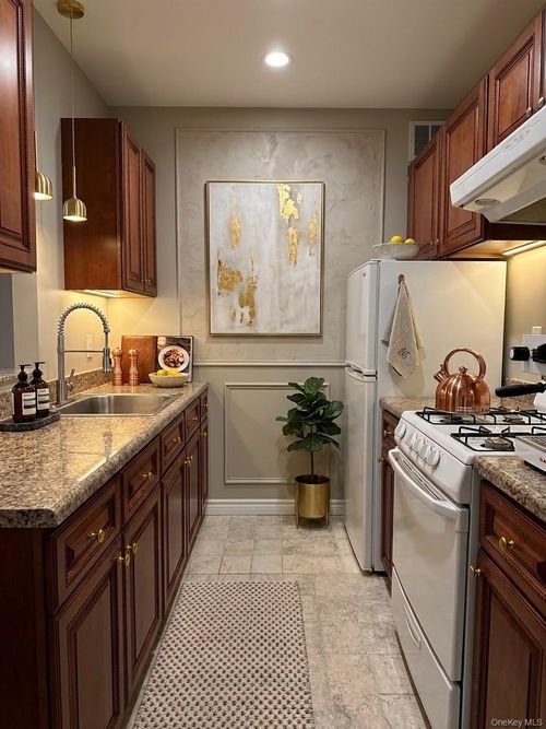 6l-10025 Queens Blvd, Forest Hills, NY, 11375-2460 | Card Image