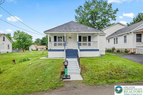 428 Shook Ave, Stroudsburg, PA, 18360-2913 | Card Image