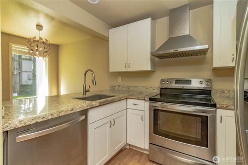 d12-17425 119th Ln Se, Renton, WA, 98058-6056 | Card Image