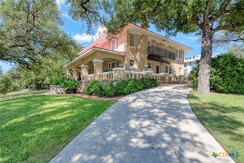 401 W 4th St, Lampasas, TX, 76550-2638 | Card Image