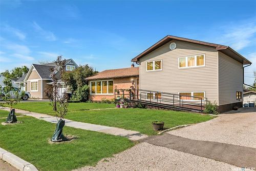330 Alberta Ave, Kerrobert, SK, S0L1R0 | Card Image