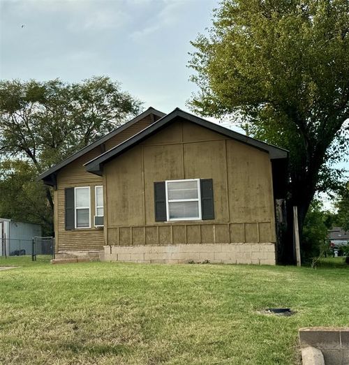 703 W B Ave, Elk City, OK, 73644-4107 | Card Image