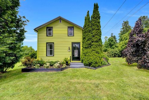 16 Squires St, Prince Edward, ON, K0K1T0 | Card Image