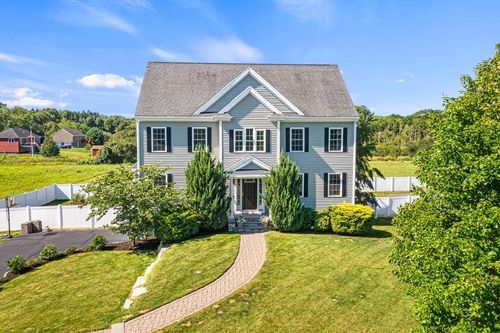 18 Blue Grass Cir, Taunton, MA, 02780-5177 | Card Image
