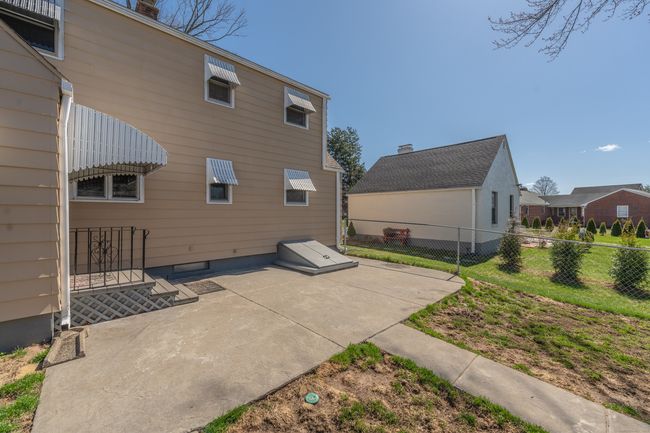 46 Suffield St, House other with 3 bedrooms, 2 bathrooms and 4 parking in Windsor Locks CT | Image 28
