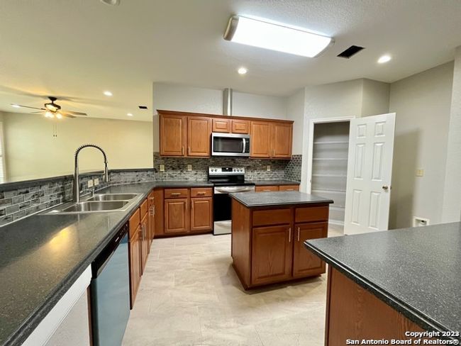 1901 Walter Raleigh, House other with 3 bedrooms, 2 bathrooms and null parking in Windcrest TX | Image 5