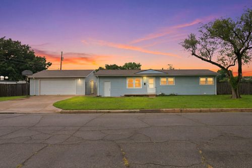 1904 W 32nd St S, Wichita, KS, 67217-2031 | Card Image