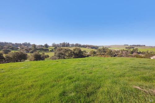 21 Valen Way, Petaluma, CA, 94952 | Card Image