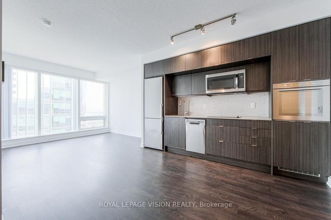 2104 - 10 York St, Condo with 2 bedrooms, 1 bathrooms and null parking in Toronto ON | Image 10