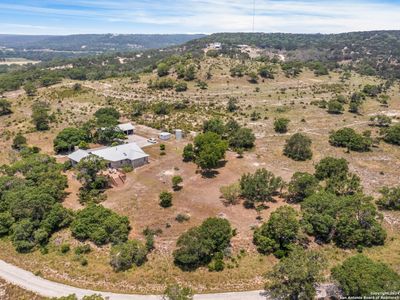 305 Upper Cibolo Creek Rd, Home with 3 bedrooms, 2 bathrooms and null parking in Boerne TX | Image 3