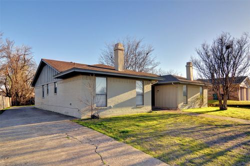 6815 W Cleburne Rd, Fort Worth, TX, 76133-6304 | Card Image
